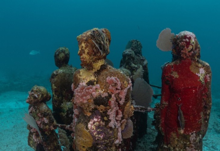 Come to visit the astonishing underwater museum Cancun! Beachscape